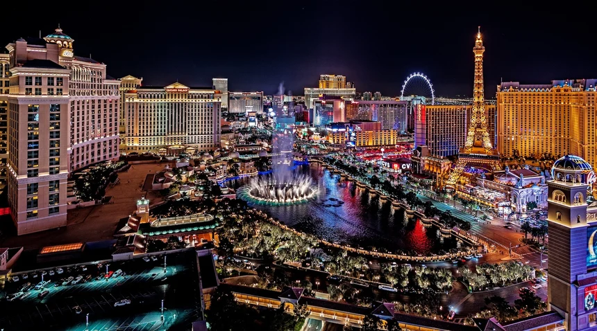Black_and_White_Dueling_Pianos_Las_Vegas_Skyline