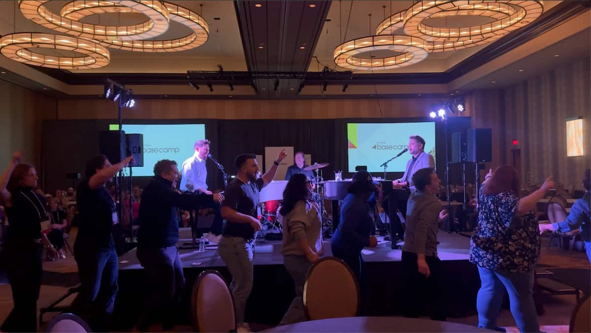 dueling pianos corporate event