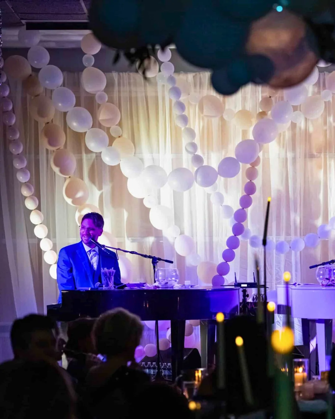 Mobile hero dueling pianos image